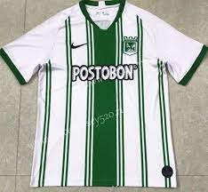 Tras varios días de expectativa, atlético nacional ha revelado su nueva camiseta para la temporada 2021 del fútbol colombiano y su participación la camiseta presenta numerosos bastones verdolagas sobre su superficie, combinando con cuello v cruzado y puños verdes. 2020 2021 Atletico Nacional Home White Green Thailand Soccer Jersey Aaa 7t Soccer Jersey Soccer Atletico Nacional