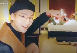 Ever since november 29, 2019, i was speculating that he is in a relationship because he recommended a song on weverse to armys. V Jhope Vlive Vhope Jhope Bts