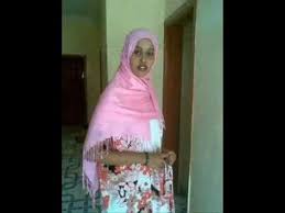 Qiso naag wayn iyo nin dhaliyaro ah dhex martay bom 02 20. Qolka Wasmada Gabdhaha