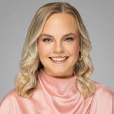 Amanda Edgett's Instagram, Twitter & Facebook