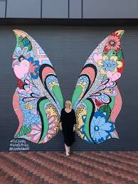 Look at the simple lines and have a go at copying the outline first, before you try to draw a butterfly complete with all kinds of pencil effects. Indy Butterflies Indyartsguide Org