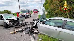 Così alla polstrada di arezzo emil ciurar, il trentenne romeno che guidava il minivan andato a schiantarsi sull'a1 contro un camion causando la morte di due sue figlie e dei propri genitori, o. Incidenti Stradali