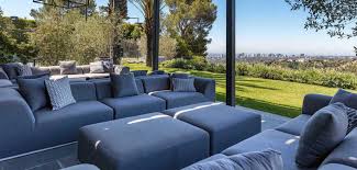 La Maison Temporaire De Kylie Jenner La Maison Temporaire De Kylie Jenner A 112 000 Euros Par Mois Kylie Jenner House Jenner House Celebrity Houses