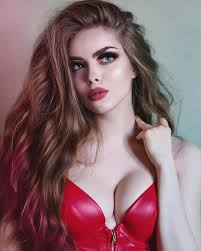 Out of images 🥀 1 or 2? ❤️ ⠀ Ph: @ann.siren