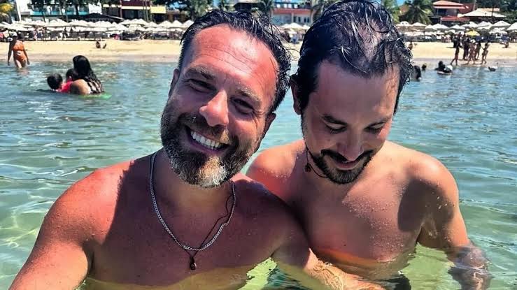 Em imagens inéditas do casal, Nuno Eiró declara-se ao namorado: "Gosto  dele. Gosto muito" - SELFIE
