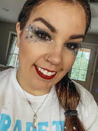 Swiftie 5k and friendship bracelet trading