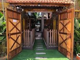 Namanya desa damai chalet, lokasinya terletak di pantai pekalan balak, melaka. Chalet Kampong Pinang Sebatang Berkonsepkan Tradisional Dan Klasik Tempat Menarik