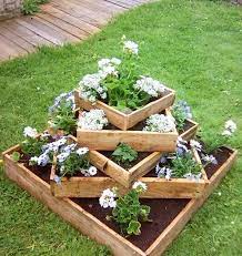 Il suffit de récupérer une palette, par exemple, en demandant gentiment à votre supermarché ou votre supérette de quartier, pour fabriquer deux jardinières. 1001 Tutoriels Et Idees Pour Fabriquer Une Jardiniere En Palette