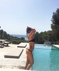 Addio speciale a nick kamen. Selvaggia Lucarelli Vs Emma Marrone In Bikini Fashion Times