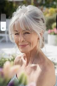 Saludos y abrazos A veces no entenderás el camino... Pero cada paso que  das, Dios ya lo tiene planeado. Confía, aunque no veas el final, Él ya está  allí esperándote.