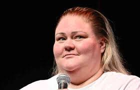 Elle Sloan's Instagram, Twitter & Facebook