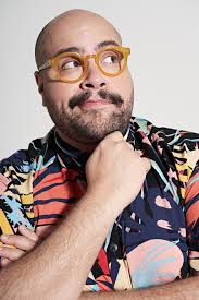 He is known for his work on salve jorge. Tiago Abravanel Lamenta O Pouco Contato Que Teve Com Silvio Santos Na Infancia Jornal Meia Hora Celebridades E Tv