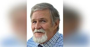 Thomas Bragg's Instagram, Twitter & Facebook