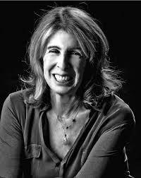 Sara Davidson's Instagram, Twitter & Facebook