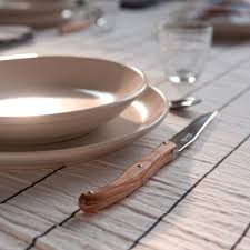 Couteau Manche En Bois Vaisselle En Gres Verre Duralex Et Nappe En Lin Nappe Lin Assiettes Plates Vaisselle En Gres