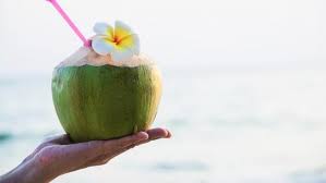 Kemudian basuh dengan air suam. 6 Manfaat Air Kelapa Menyegarkan Sekaligus Baik Bagi Kesehatan