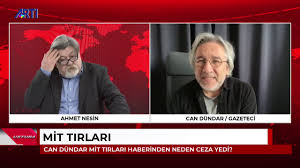 Aynı günlerde can dündar devletin güvenliğine ilişkin gizli kalması gereken bilgileri casusluk maksadıyla açıklama gibi bir dizi suçlamayla tutuklanarak cezaevine konuldu. Ustura Ahmet Nesin Konuk Can Dundar 27 Aralik 2020 Youtube