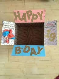 #letratimoteo #tarjeta #comohacer hola amorosos, en este video les muestro cómo decorar una caja para cumpleaños, para esto utilizo diferentes tipos de. Caja De Cumpleanos Sorpresa Top 2020 Uma Manualidades