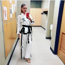 Pin By Not Sure On Martial Art Girls Poses Martial Arts Women Martial Arts Girl Human Poses Reference