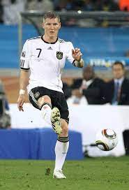 Zwei puzzlebälle mit je 60 teilen. Bastian Schweinsteiger Photo Bastian Schweinsteiger World Cup 2010 Schweinsteiger Germany Football Germany Football Team