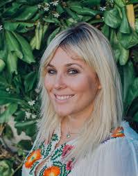 Carrie Barron's Instagram, Twitter & Facebook