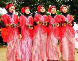 Beli produk pakaian adat sulawesi berkualitas dengan harga murah dari. 5 Keunikan Pakaian Adat Tradisional Daerah Sulawesi Selatan Mantabz