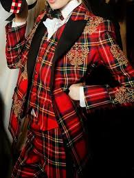 Luxury Vintage Madrid Bietet Ihnen Die Beste Auswahl An Zeitgenossischen Und Vintage Kleidung Aus Der Ganzen Welt Plaid Fashion Tartan Fashion Tartan Plaid