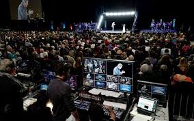 Les hologrammes font disparaître les couleurs sombres. Reel Ou En Hologramme Melenchon Defie Le Pen Fait Feu Sur Macron La Republique Des Pyrenees Fr