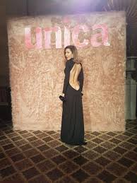 Marele blond cu un pantof negru (în franceză le grand blond avec une chaussure noire) este un film francez de comedie din anul 1972. Carmen BrumÄƒ A LÄƒsat Totul La Vedere Pe Covorul RoÈ™u Cum A ApÄƒrut SoÈ›ia Lui Mircea Badea La Un Eveniment Monden