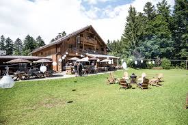 Inmitten von almwiesen und bergwäldern mit blick auf den schliersee. Heiraten In Den Bergen Munichmountaingirls Huberspitz Alm Munichmountaingirls