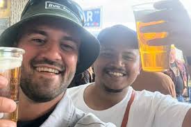 Oasis mega fan gets golden ticket from man who travelled from Malaysia