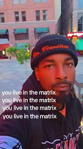 Entendiendo el Mensaje de Chris Brown en 'The Matrix'