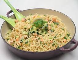 Lachs Gegart Unter Einem Spaghetti Berg Rezept Rezept Rezepte Hauptspeise Essen Kochen