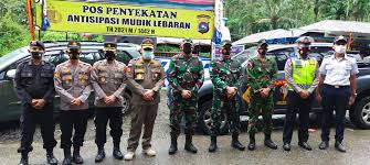 Maybe you would like to learn more about one of these? Tim Gabungan Korem 032 Wirabraja Dan Polda Sumbar Cek Pos Penyekatan Sumbar Jambi