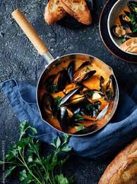 Recette Moules Au Vin Blanc Et A La Tomate La Perle Des Greves Moules Vin Blanc Recette Moules Sauce Au Curry