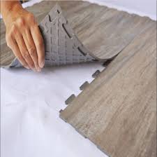 Kayuvinyl juga menyediakan jasa pemasangan seluruh daerah di indonesia, lantai kayu dan lantai vinyl sangat cocok digunakan untuk kamar tidur, hometheatre, ruang kerja, dan studio musik, selain itu juga cocok untuk hotel, villa. Serba Serbi Penggunaan Vinyl Lantai Kayu Untuk Menghias Rumah Jadi Lebih Menarik Rumah123 Com