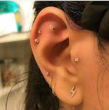 A Imagem Pode Conter Uma Ou Mais Pessoas E Close Up Cool Ear Piercings Earings Piercings Cute Ear Piercings
