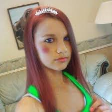 Tabitha Mahoney's Instagram, Twitter & Facebook