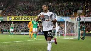 Serge gnabry beweist wieder, warum er für joachim löw unverzichtbar ist. Serge Gnabry Low Mit Dfb Garantie Zieht Kovac Beim Fc Bayern Nach Fussball