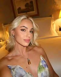 Hello honey ❤💕💋I am feeling lonely and I need your message right now  honey,🌹🌹🌹Sweetheart do you really love me? It hurts me when you don't  reply my message. I really miss you