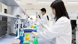 Mereka juga menggunakan pelbagai instrumen seperti mikroskop, kit ujian, komputer dan analyzer untuk mendapat keputusan ujian. One Step Forward