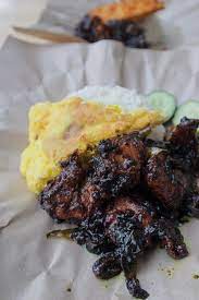 Antaranya ialah ayam kicap 3 budak gemuk yang rasa dia cukup pedas dan dihidangkan dengan menu sampingan yang lain. Tiga Budak Gemok Gurney Mall Utm Kl Thokohmakan