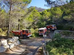 Plus de 300 pompiers combattent mardi un incendie qui a déjà endommagé. V0dsanb Y2lntm