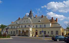 Stąd najbliżej do warszawy (45 km), 2 razy dalej jest do… Datei Zyrardow Dworzec Kolejowy 884 Jpg Reisefuhrer Auf Wikivoyage