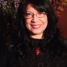 Deanna Holcomb's Instagram, Twitter & Facebook