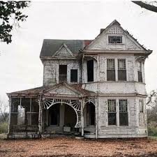 The Nostalgic Romance Of Abandoned Homes Art Home In 2020 Old Farm Houses Abandoned Houses Old Abandoned Buildings