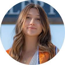 Amanda Paiz's Instagram, Twitter & Facebook