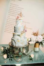 Canada S Prettiest Wedding Cakes For 2017 Weddingbells Pretty Wedding Cakes Cool Wedding Cakes Gold Wedding Cake