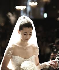 Another Photo Of Jeon Ji Hyun In A Different Wedding Dress Different Wedding Dresses Wedding Dresses Korean Wedding Dress