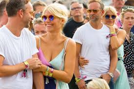 Holly is married television producer dan baldwin. Holly Willoughby And Husband Daniel Baldwin Put On A Tender Display Of Affection At British Summer Time Festival Mirror Online